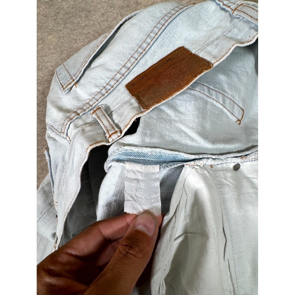 Levis 501 Jeans Mens 30x31 Blue Denim Logo Mid Rise Straight Leg Button Fly - Picture 5 of 16